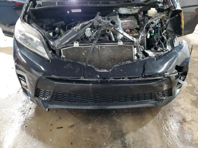 2019 TOYOTA SIENNA SE  