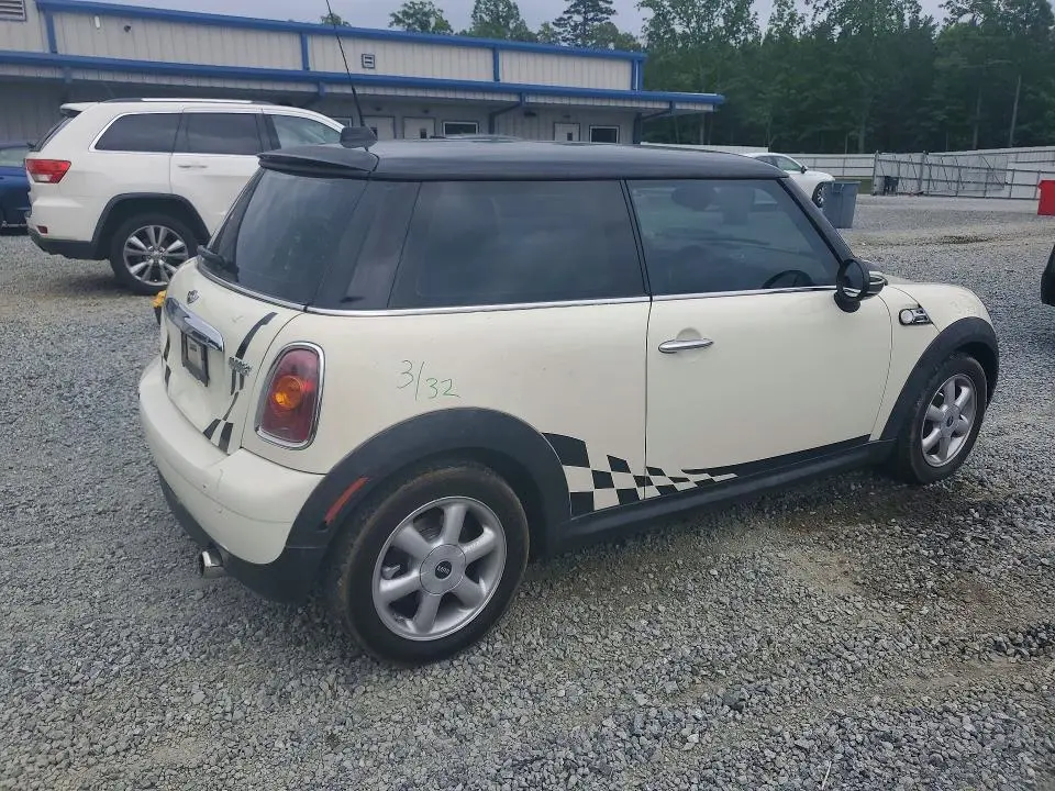 2010 MINI COOPER   