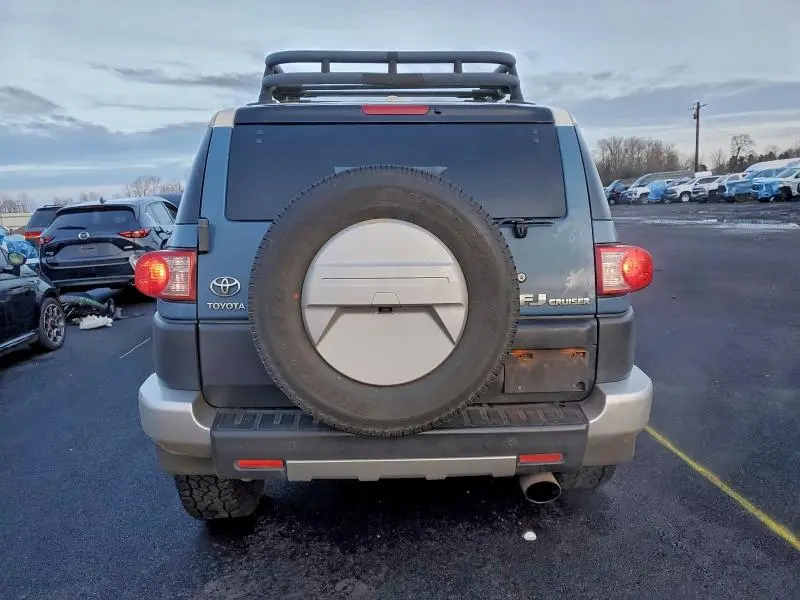 2011 TOYOTA FJ CRUISER   