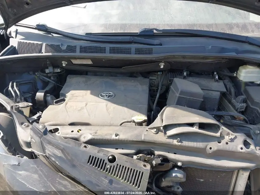 2014 TOYOTA SIENNA LE V6 8 PASSENGER