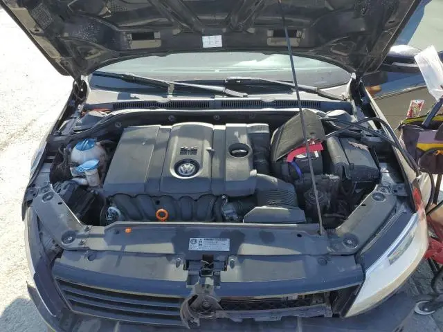 2011 VOLKSWAGEN JETTA SE  