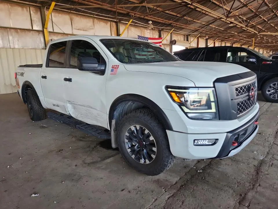 2024 NISSAN TITAN PRO-4X  