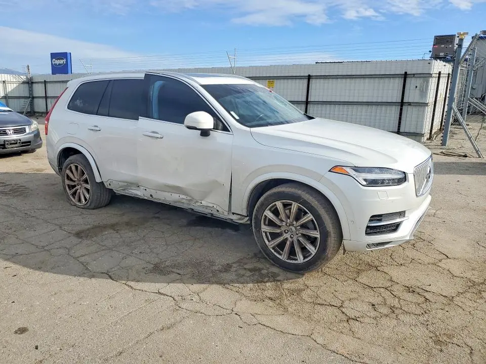 2017 VOLVO XC90 T6  