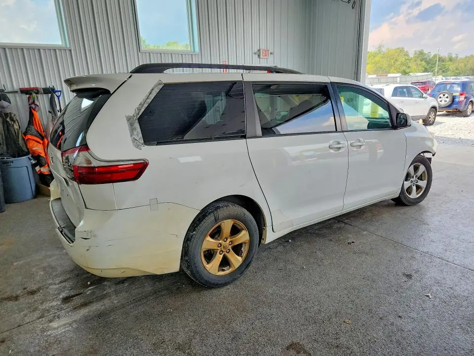 2017 TOYOTA SIENNA LE  
