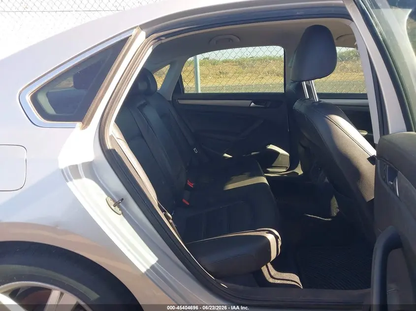 2014 VOLKSWAGEN PASSAT 1.8T SE