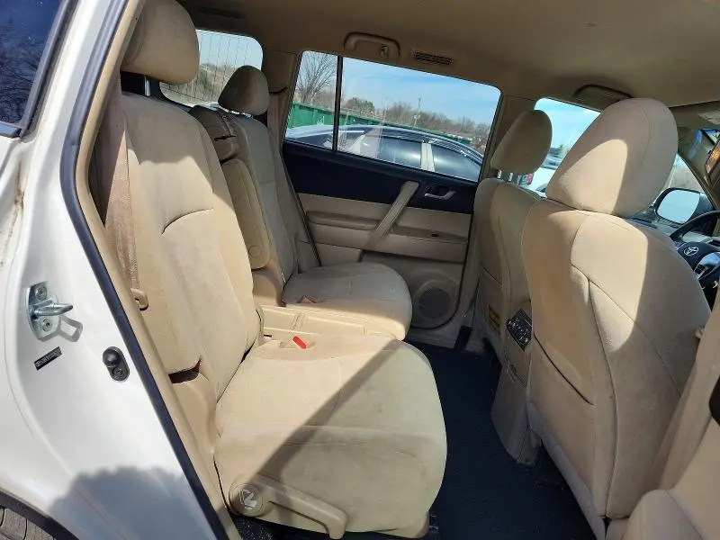 2013 TOYOTA HIGHLANDER PLUS  