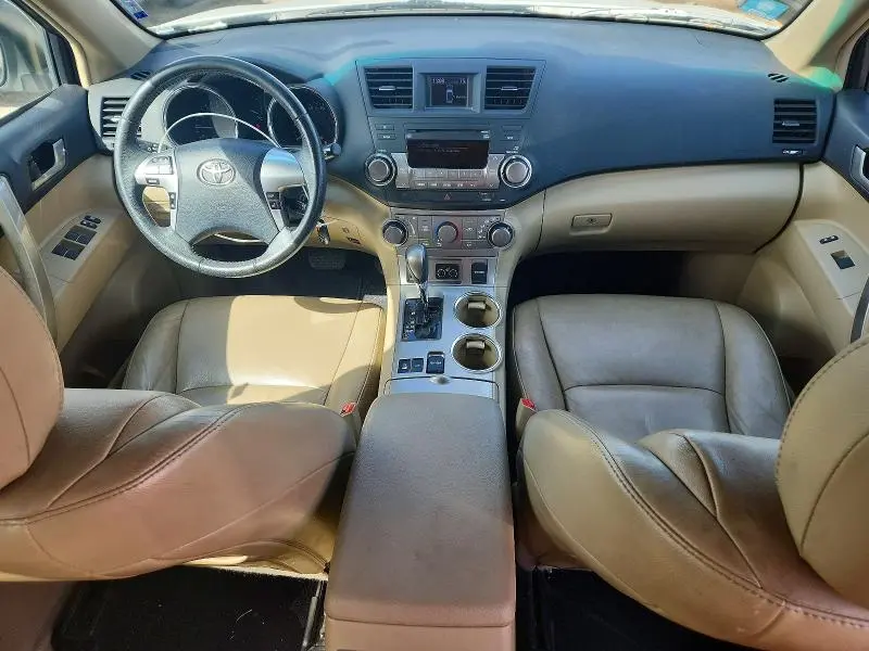 2012 TOYOTA HIGHLANDER SE  