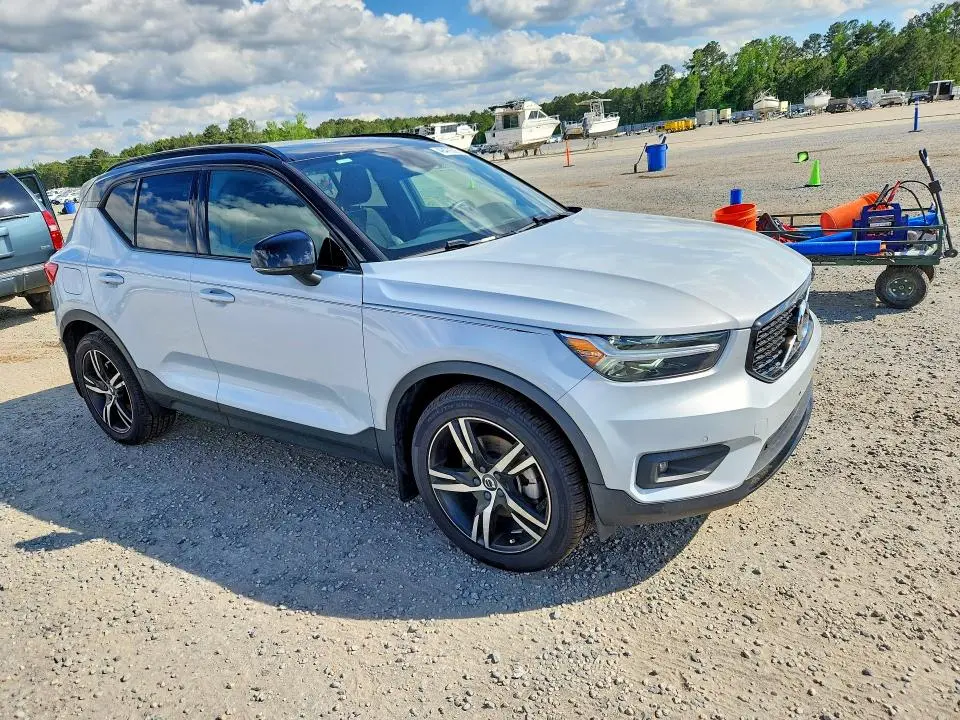 2021 VOLVO XC40 T5 R-DESIGN  
