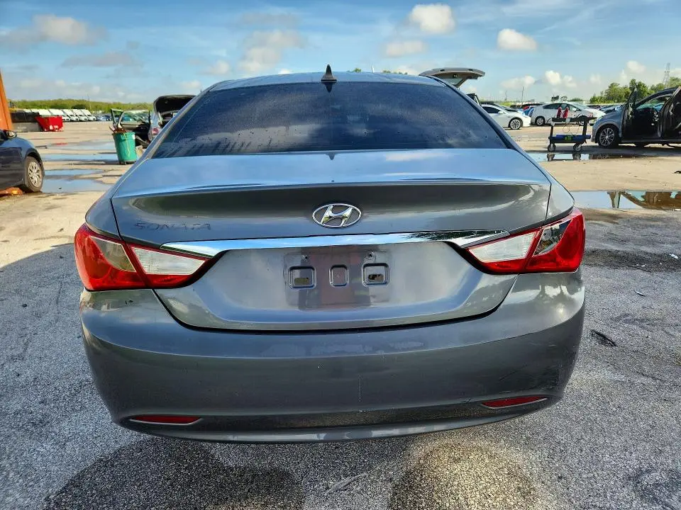 2011 HYUNDAI SONATA GLS  
