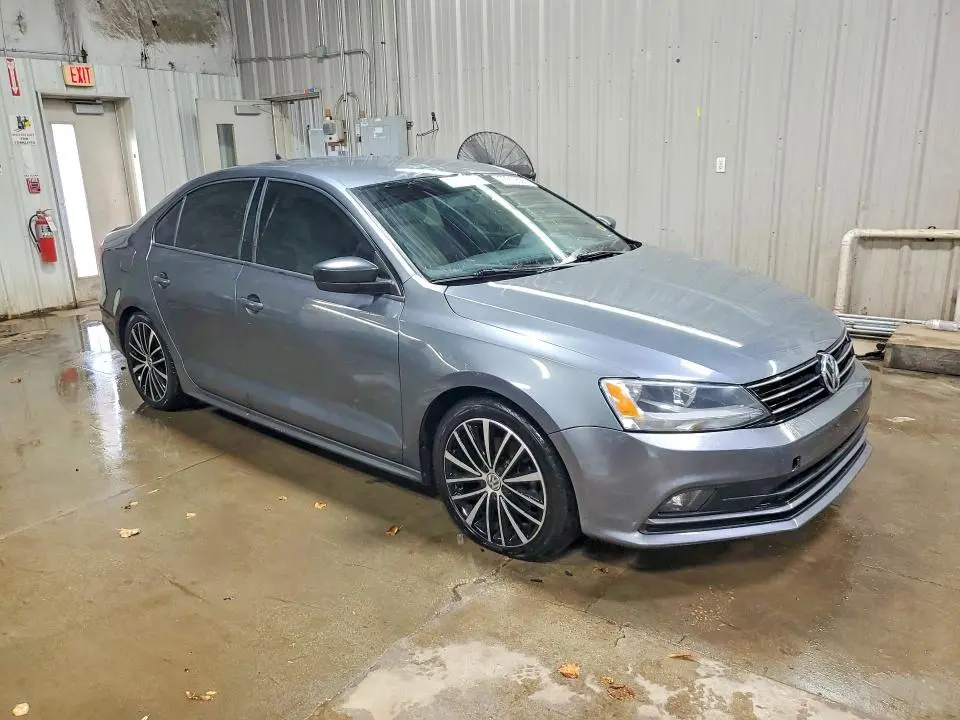 2016 VOLKSWAGEN JETTA SPORT  