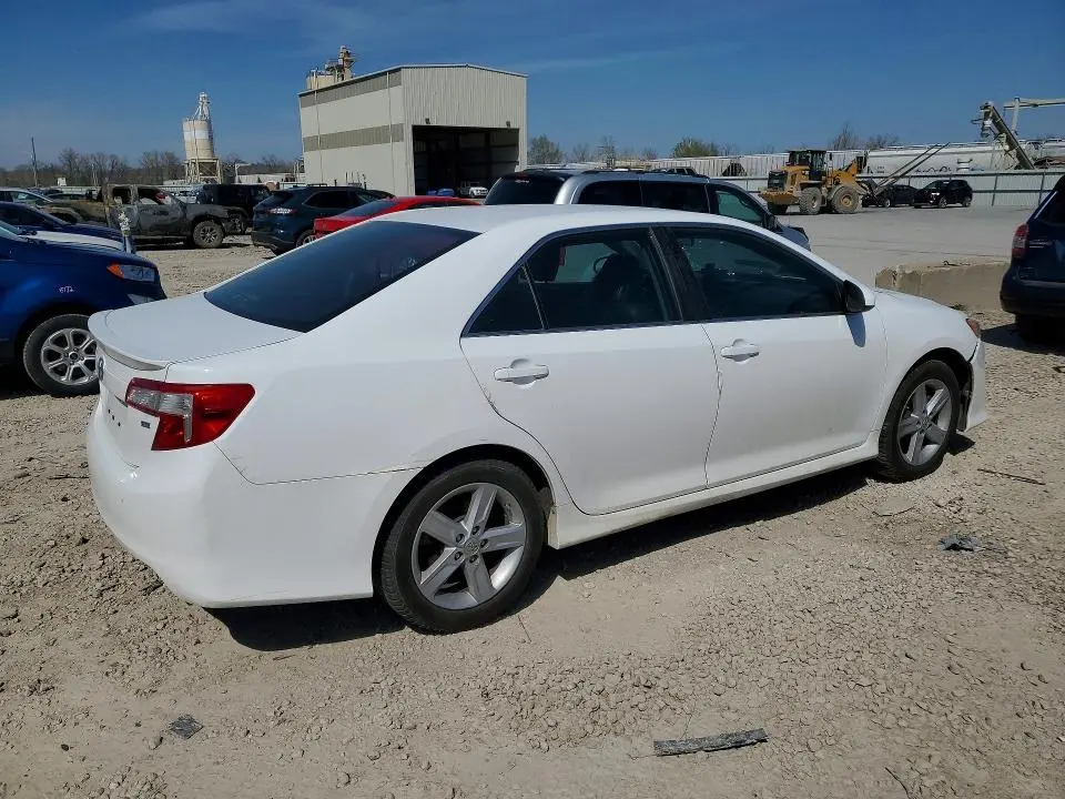 2014 TOYOTA CAMRY SE  