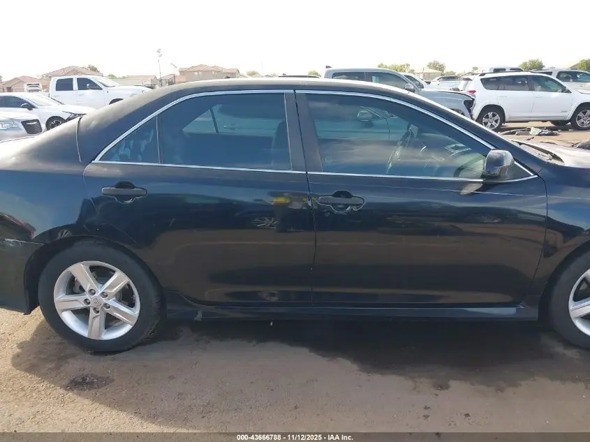 2014 TOYOTA CAMRY SE