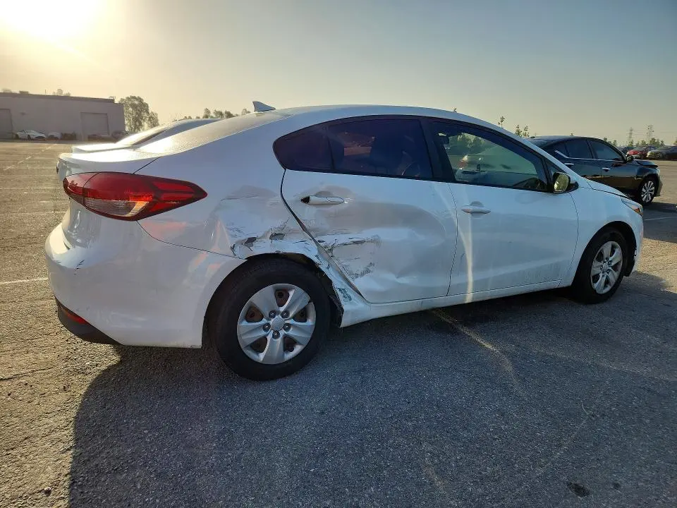 2017 KIA FORTE LX  