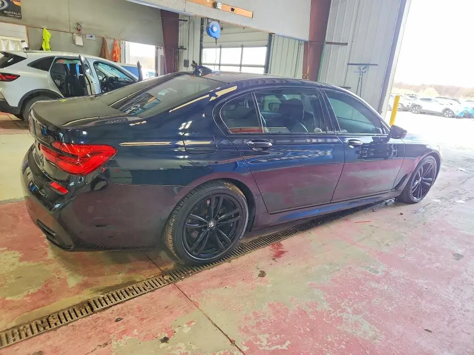 2017 BMW 750 XI  
