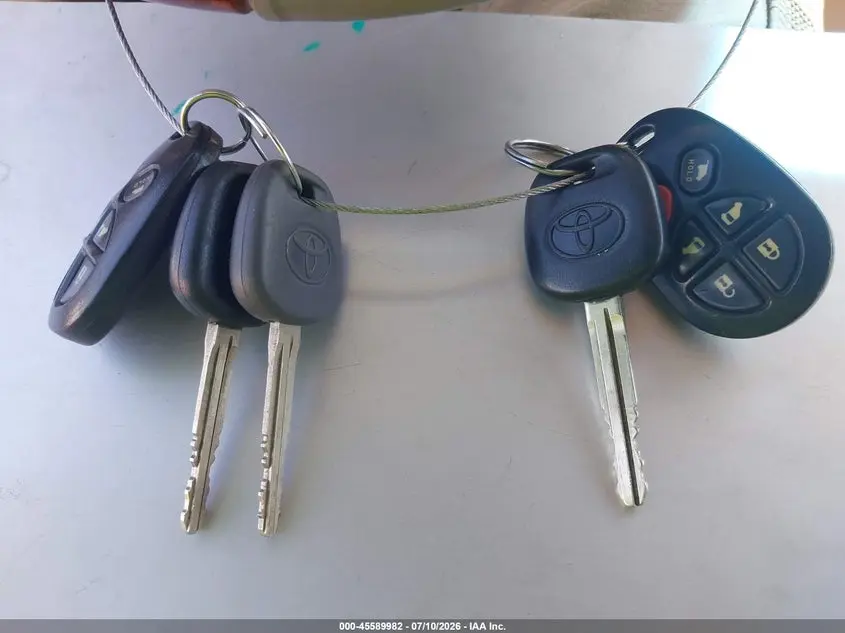2010 TOYOTA SIENNA LIMITED
