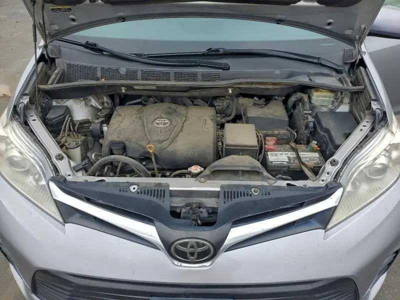 2018 TOYOTA SIENNA LE  