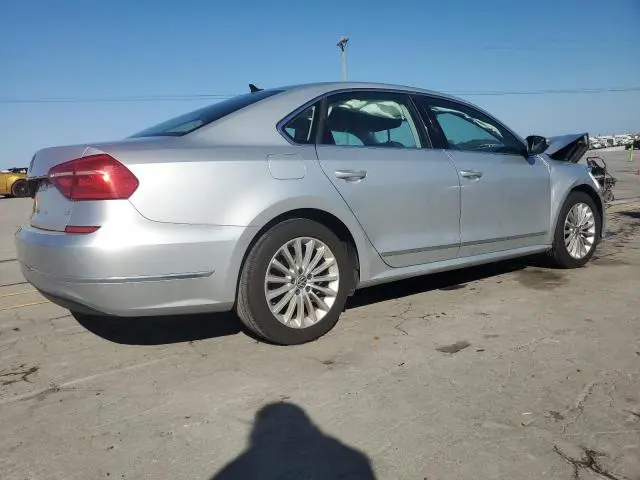 2016 VOLKSWAGEN PASSAT SE  