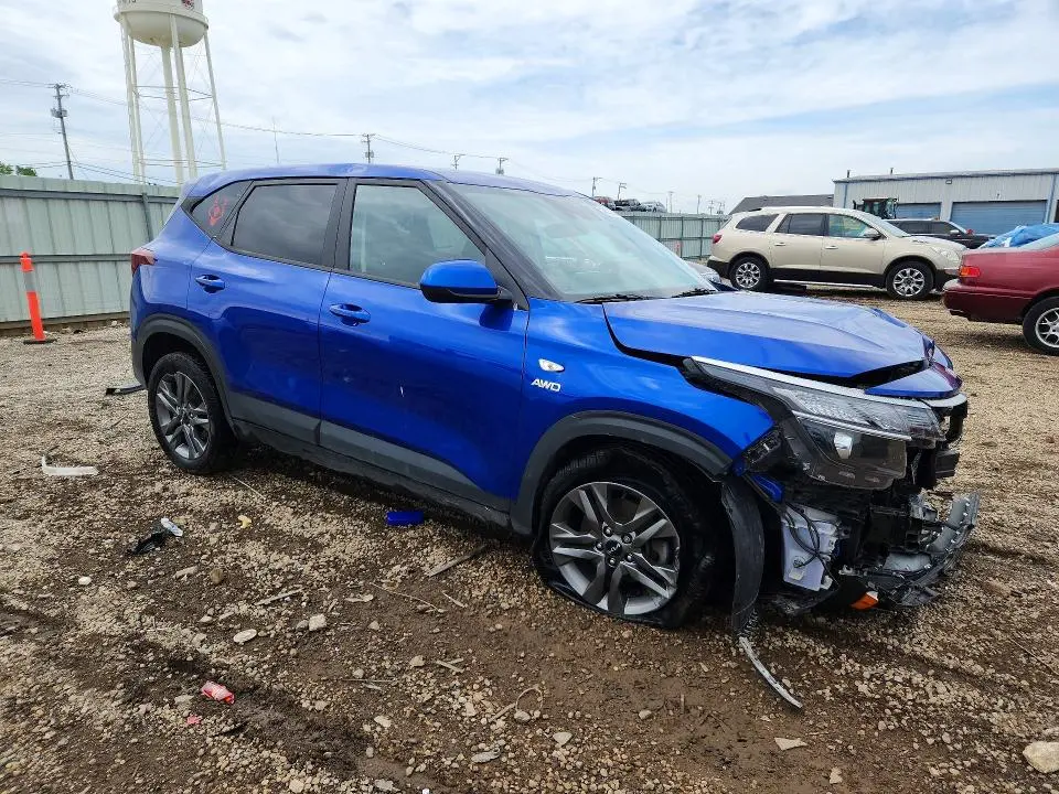2023 KIA SELTOS LX  
