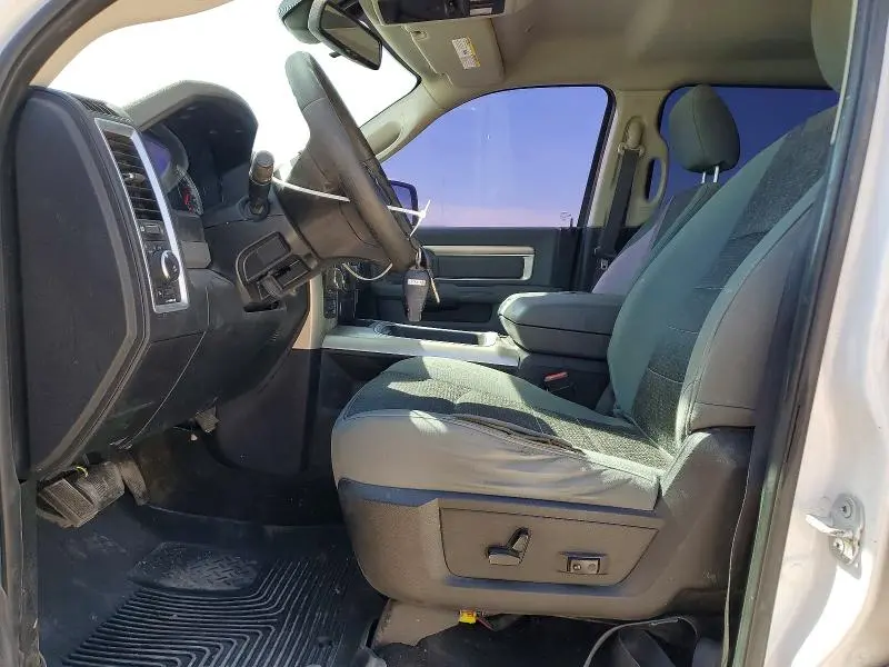 2017 RAM 1500 SLT  