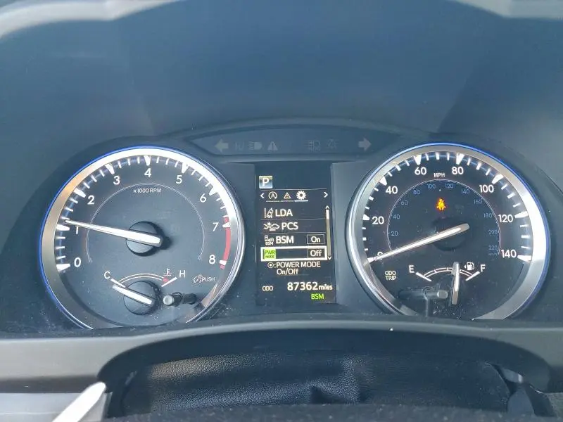 2017 TOYOTA HIGHLANDER SE  