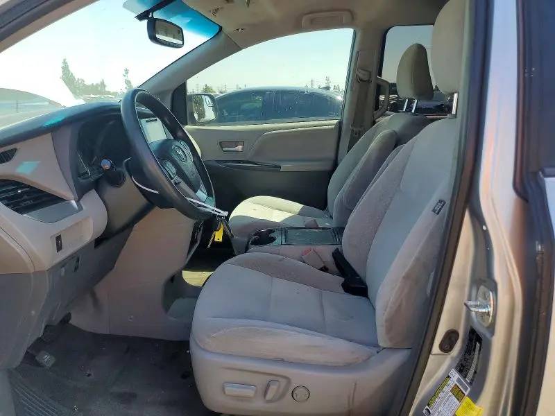 2017 TOYOTA SIENNA LE  