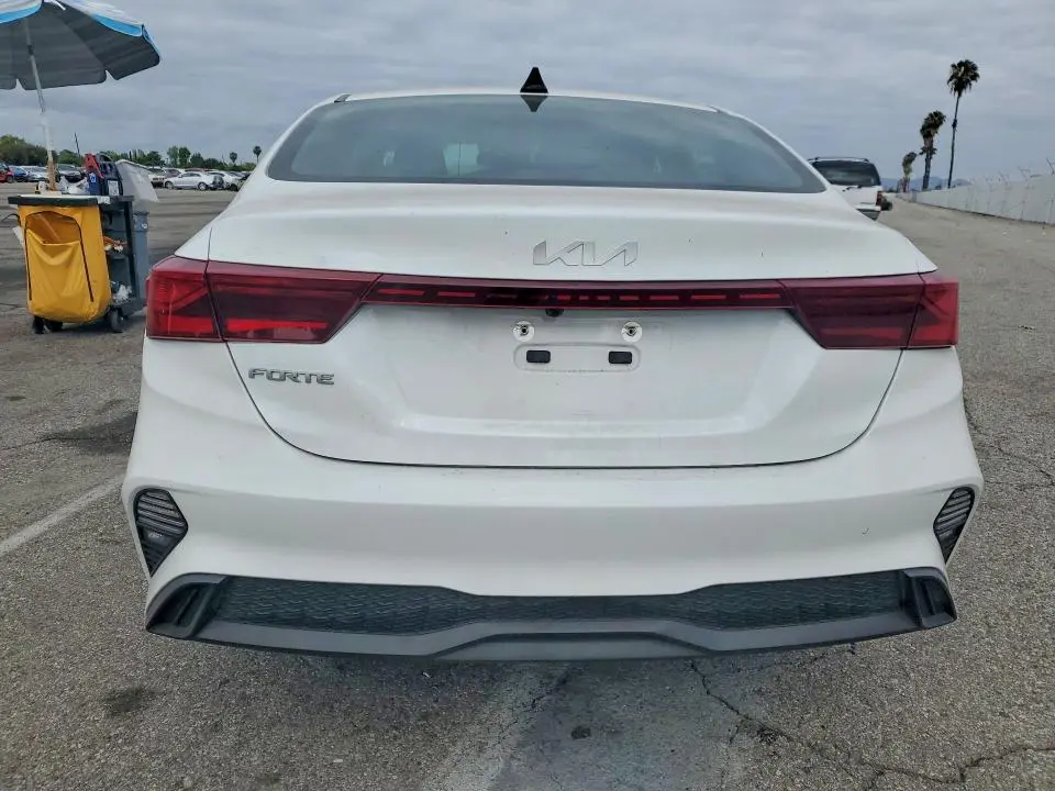 2024 KIA FORTE LXS  