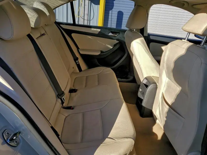 2012 VOLKSWAGEN JETTA SE  