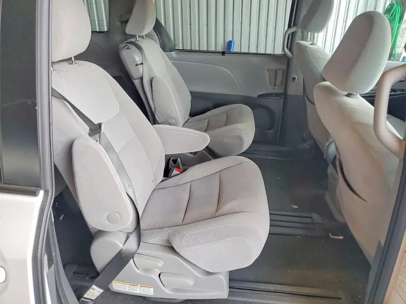 2020 TOYOTA SIENNA LE 8-PASSENGER  