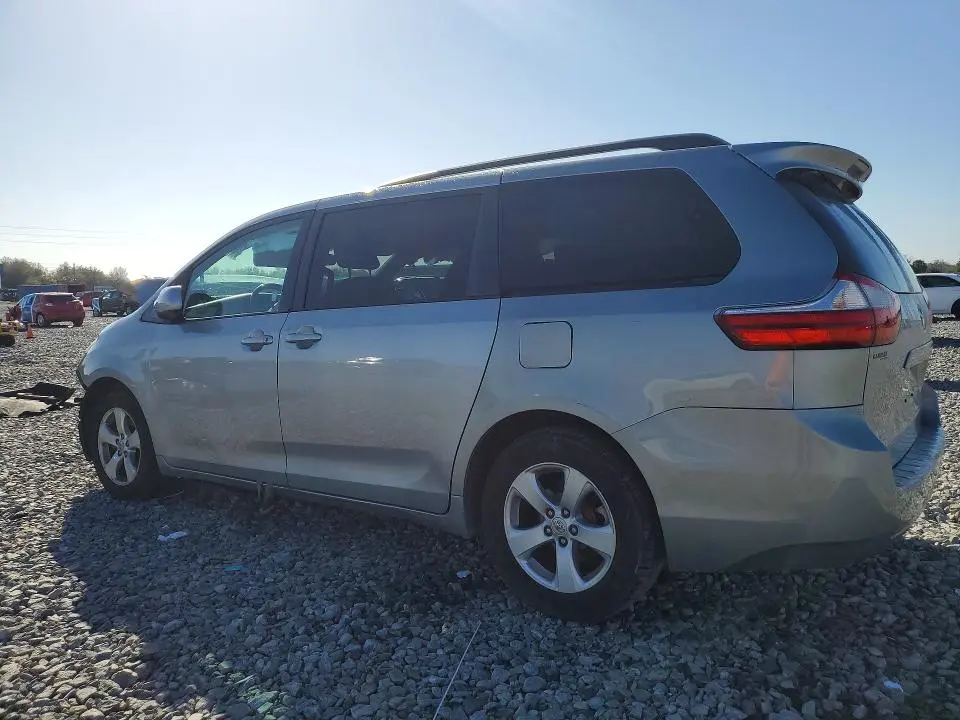 2017 TOYOTA SIENNA LE  