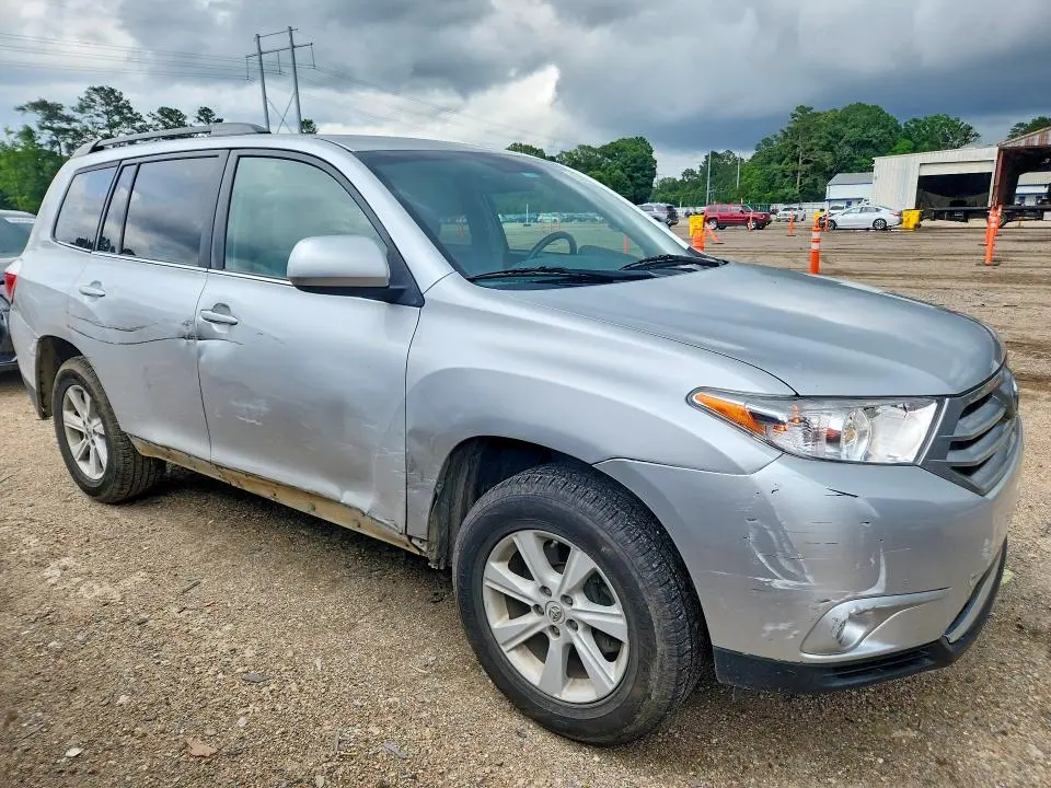 2013 TOYOTA HIGHLANDER PLUS  