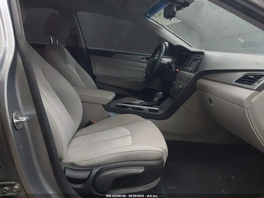 2016 HYUNDAI SONATA HYBRID SE