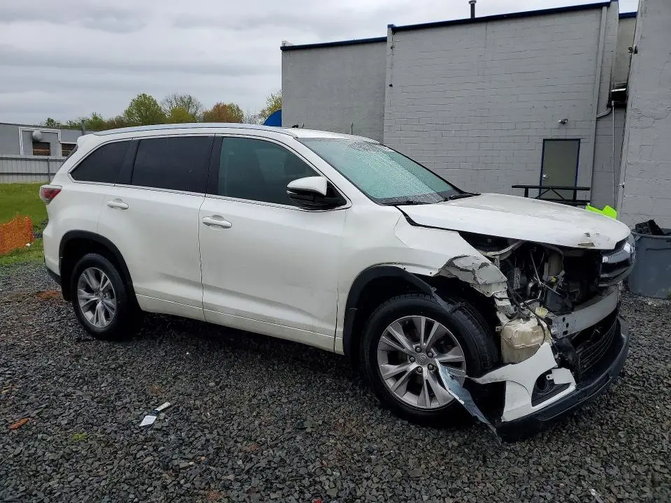 2015 TOYOTA HIGHLANDER XLE  