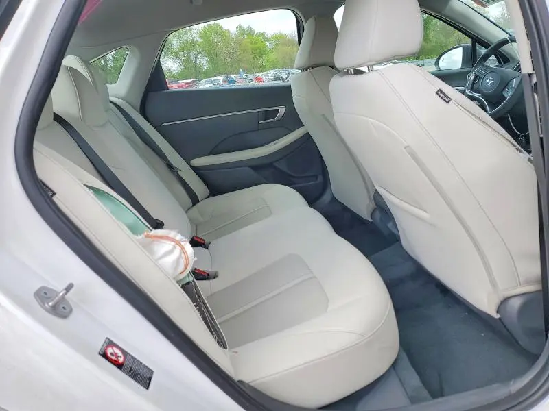 2023 HYUNDAI SONATA SE  