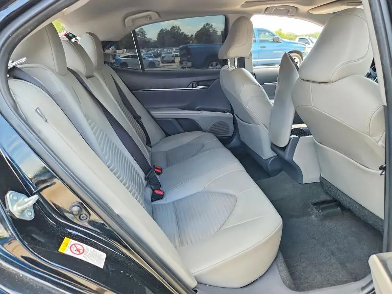 2018 TOYOTA CAMRY SE  