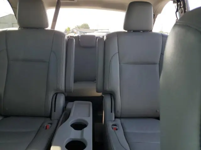 2016 TOYOTA HIGHLANDER XLE  
