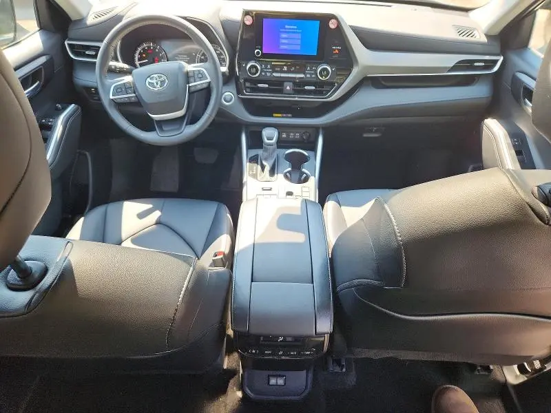 2026 TOYOTA HIGHLANDER XLE  