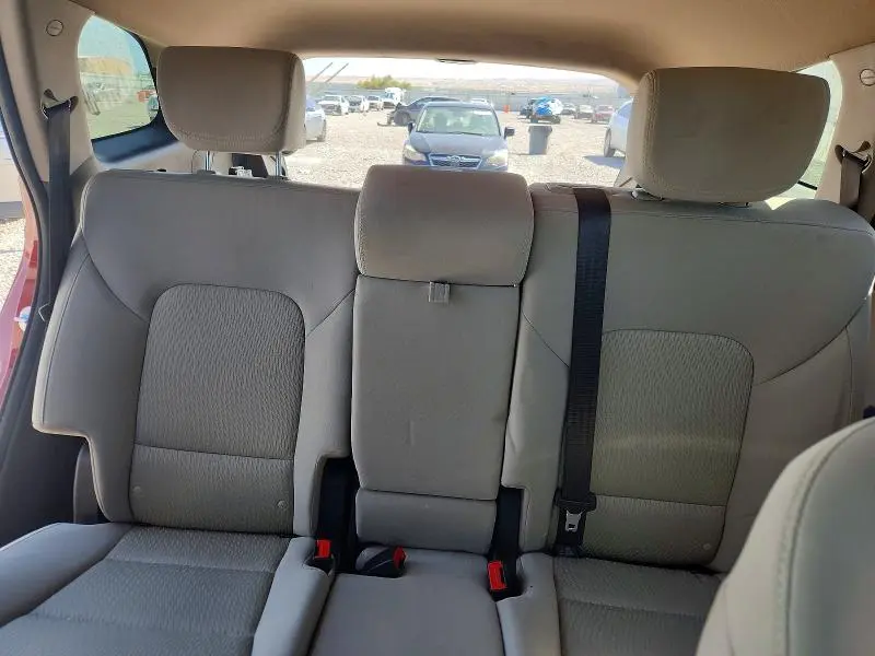 2017 HYUNDAI SANTA FE SE  