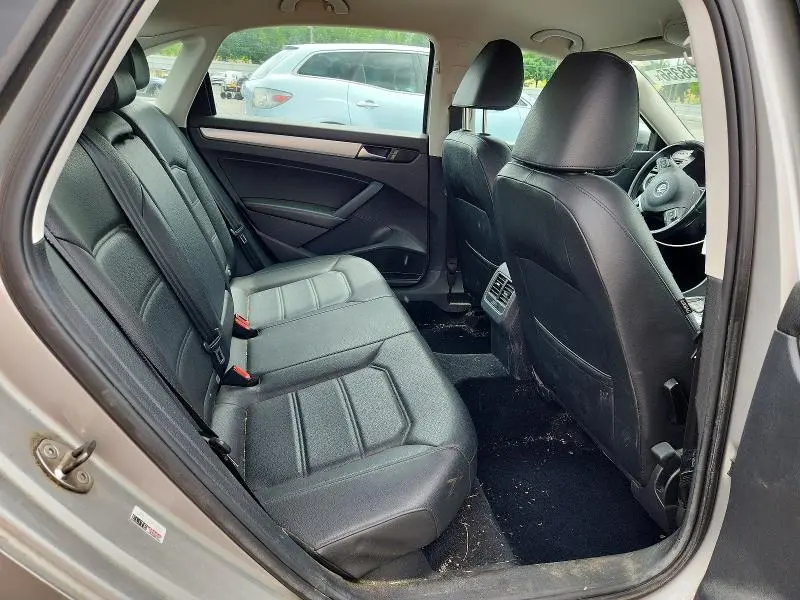 2013 VOLKSWAGEN PASSAT SE  