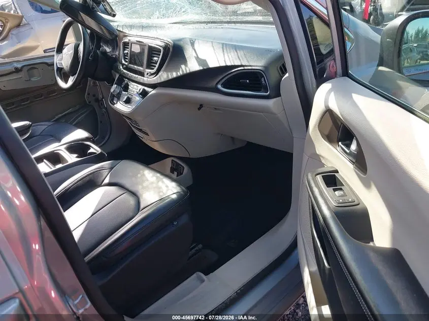 2021 CHRYSLER VOYAGER LXI