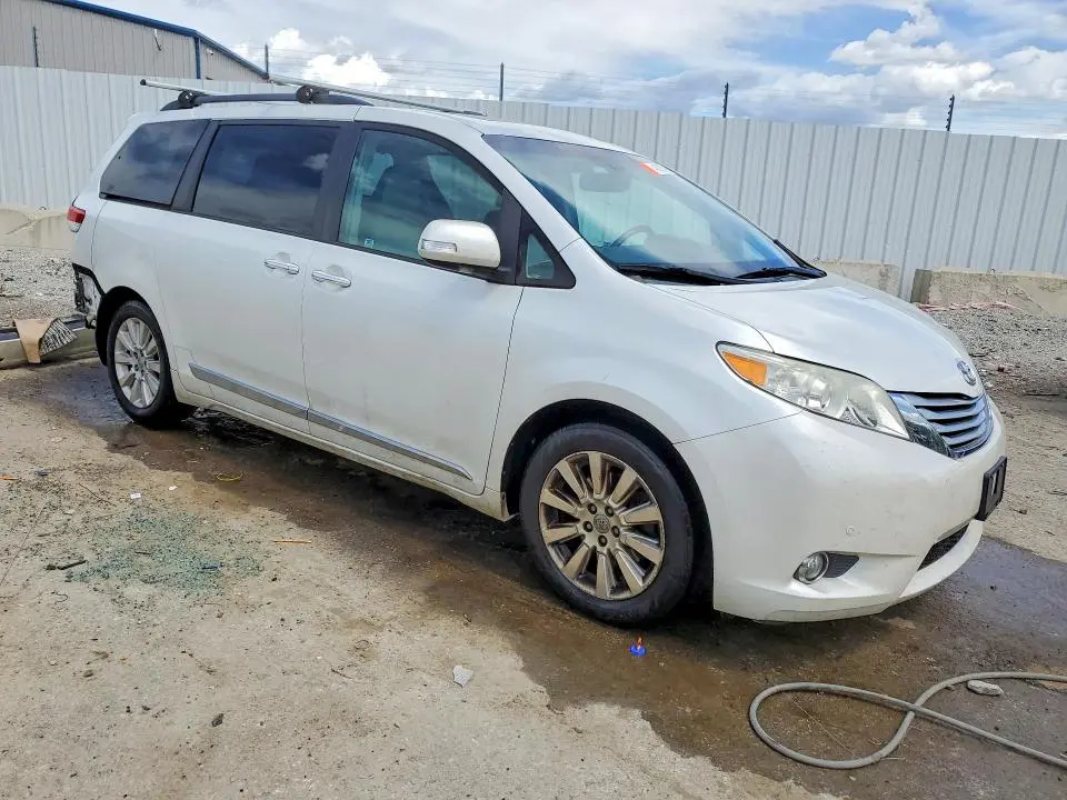 2013 TOYOTA SIENNA LIMITED 7-PASSENGER  