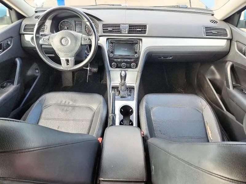 2013 VOLKSWAGEN PASSAT   