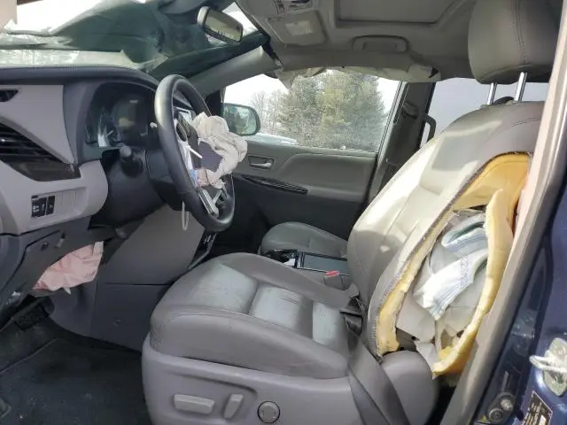 2018 TOYOTA SIENNA XLE  