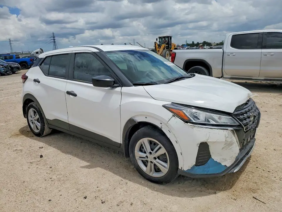 2024 NISSAN KICKS S  