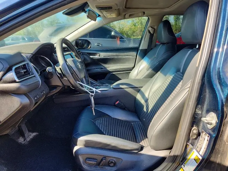 2018 TOYOTA CAMRY SE  