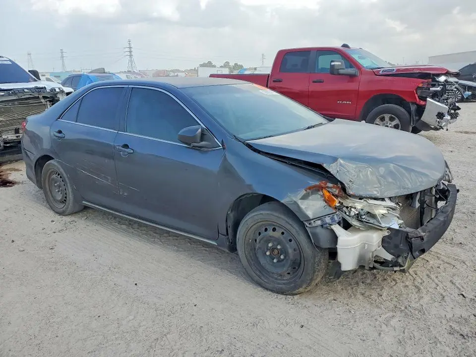 2013 TOYOTA CAMRY LE  