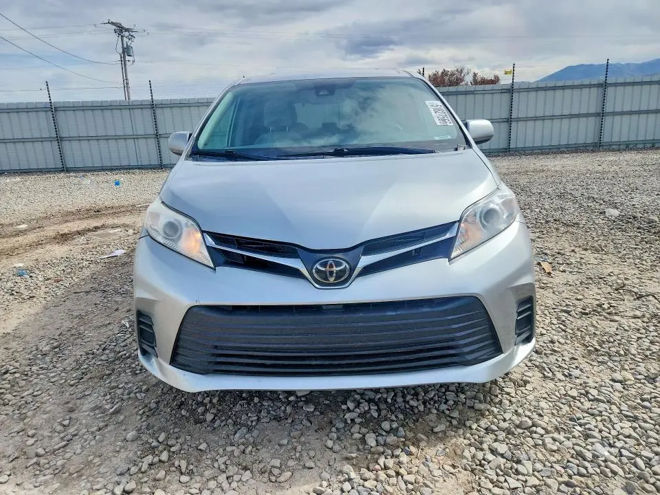 2020 TOYOTA SIENNA LE  