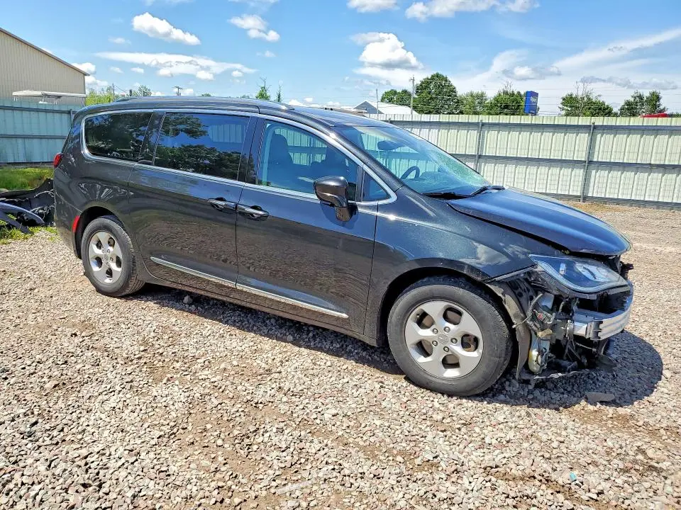 2017 CHRYSLER PACIFICA TOURING L PLUS  