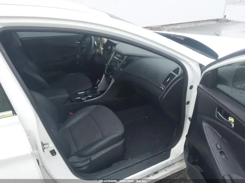 2011 HYUNDAI SONATA SE