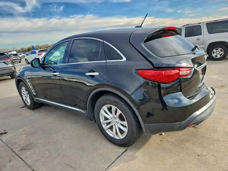 2017 INFINITI QX70   