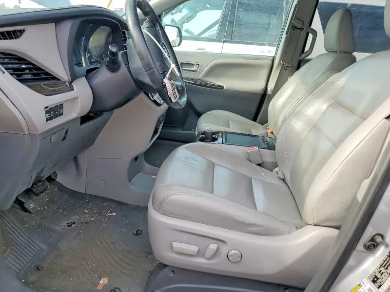 2017 TOYOTA SIENNA   